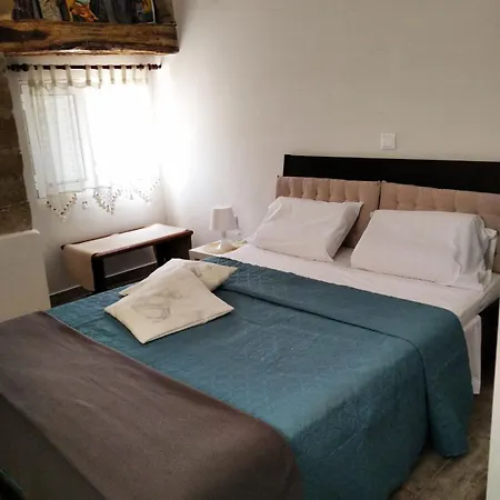 Flora's Traditional House Nyaraló