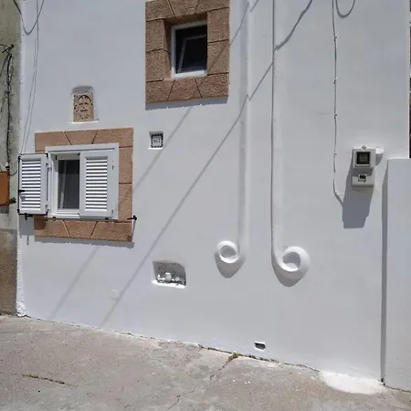 Flora's Traditional House