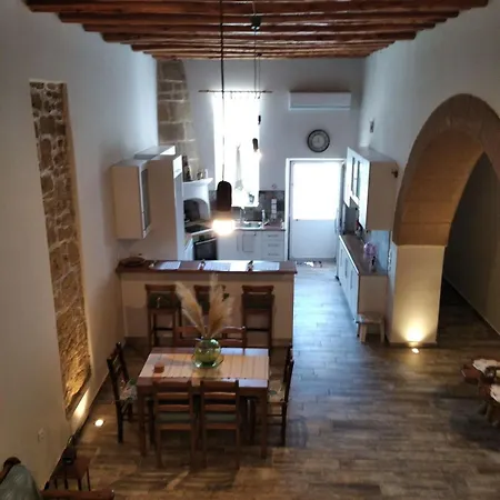 Flora's Traditional House Σπίτι διακοπών *