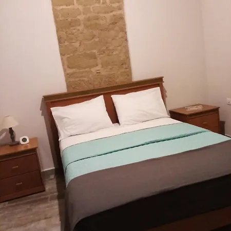 Flora's Traditional House * Μάλονα Village
