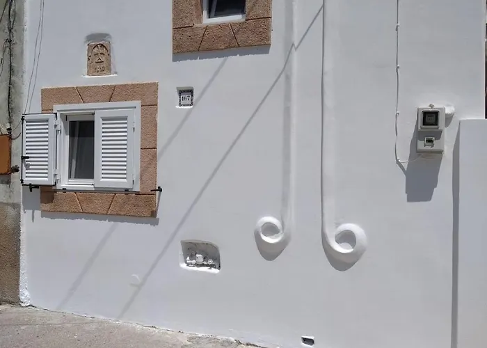 Flora's Traditional House