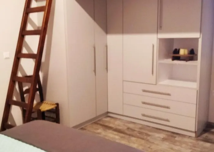 Flora's Traditional House 펜션 *