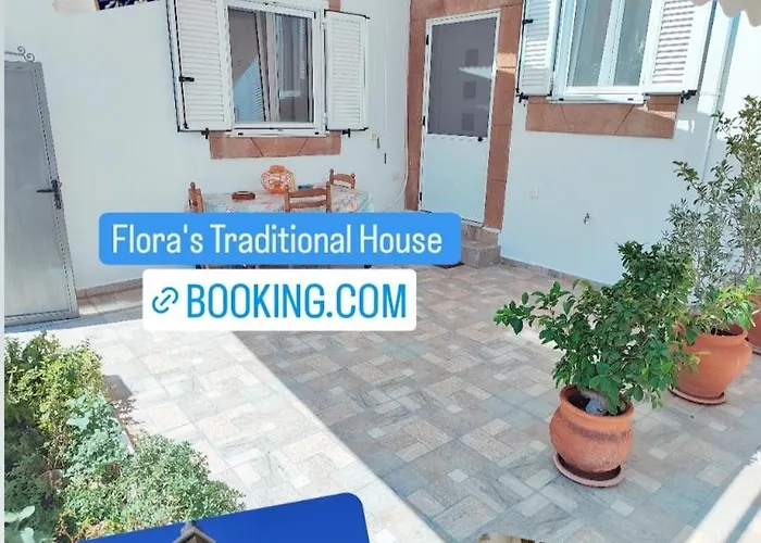 بيت للعطل Flora's Traditional House *