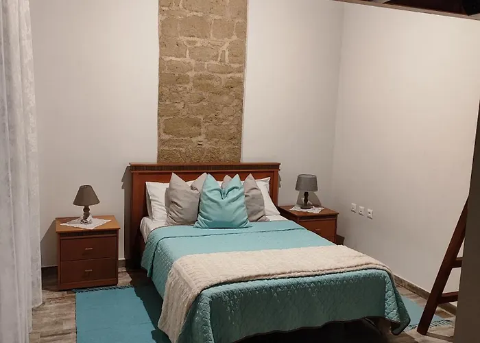 Flora's Traditional House بيت للعطل