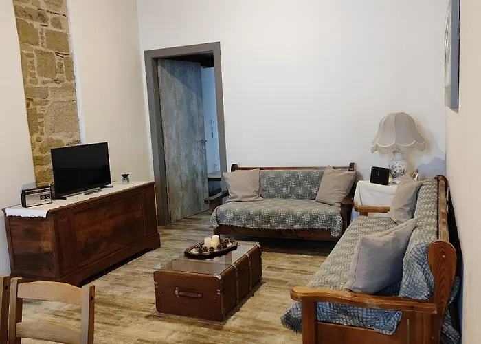 Flora's Traditional House Malona Village