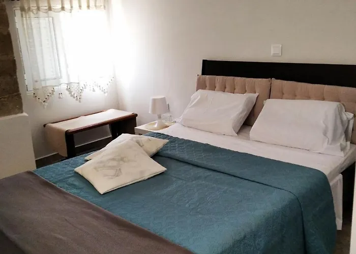 Flora's Traditional House Дом отдыха